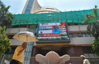 Indian stock markets end lower due to weak global cues