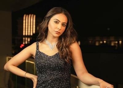 Rakul Preet Singh reconnects with nature by walking barefoot