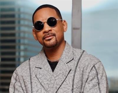 Will Smith brings house down in London with surprise street performance