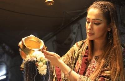 Raai Laxmi offers prayers at Shivoham Shiva temple in her quest for inner peace