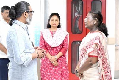 Prez Murmu visits ailing Shibu Soren at Ganga Ram Hospital, meets Hemant Soren and family