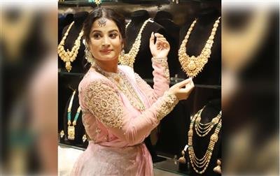 Gold jumps by Rs 4,000 this week, silver crosses Rs 1.23 lakh per kg