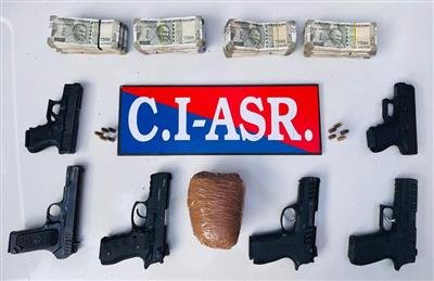Cross border smuggling racket busted in Amritsar, five held with six pistols, 1 Kg heroin, Rs.6 lakh drug money