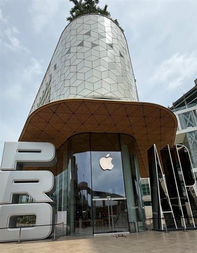 Apple 'Pro' and 'Air' retail art installations steal show in India amid long queues for iPhone 17