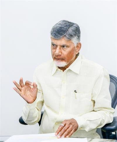 Vivekananda Reddy murder case: Cop serves legal notice to CM Naidu