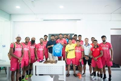 Indian men’s hockey team engage in a first-of-its-kind chess masterclass with Prachura P Padakannaya