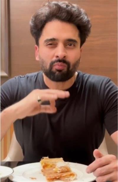 Jackky Bhagnani shows his culinary skills by cooking dosa on World Food Day
