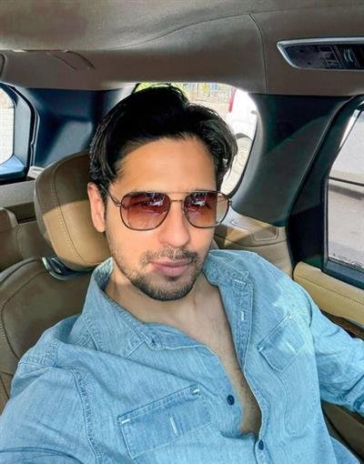 Sidharth Malhotra heads for an early morning shoot for 'Vvan: Force of the Forest'
