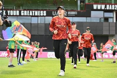 Kirstie Gordon returns to international cricket with Scotland, ends time with England