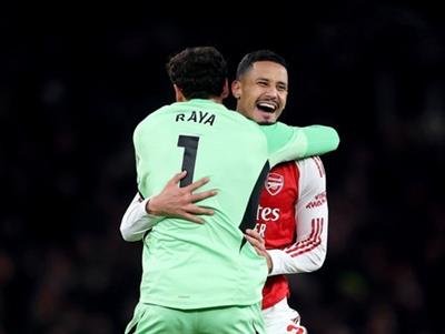 Premier League: Arsenal thrash Villa to end year 5 points clear at the top