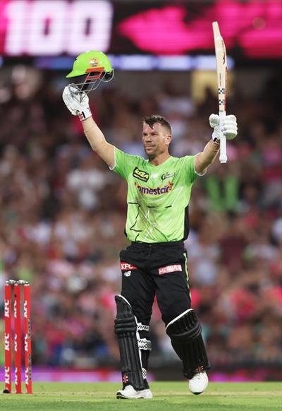 Warner signs extension with BBL club Sydney Thunder