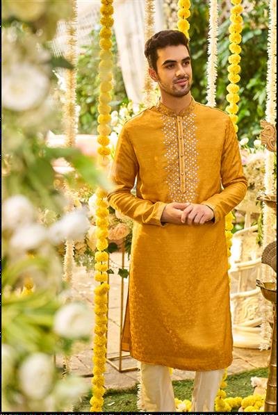 Why Ethnic Short Kurtas Are the Perfect Fusion Wear for Modern Men?