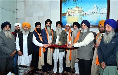 Three Canadian members of Parliament pay obeisance at Sachkhand Sri Harmandir Sahib