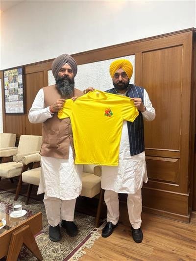 CM Bhagwant Singh Mann launches T-shirt for Shaheed-e-Azam Bhagat Singh National Marathon