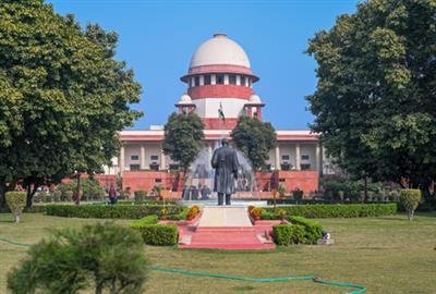 SC urges Centre to recognise paternity leave