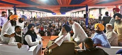 AAP govt brought in investment of only Rs 2600 crore in 4 years - says Sukhbir S Badal while citing RTI info.