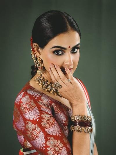 Genelia Deshmukh says 'some sentiments are beyond trends' as she shares one of her old songs