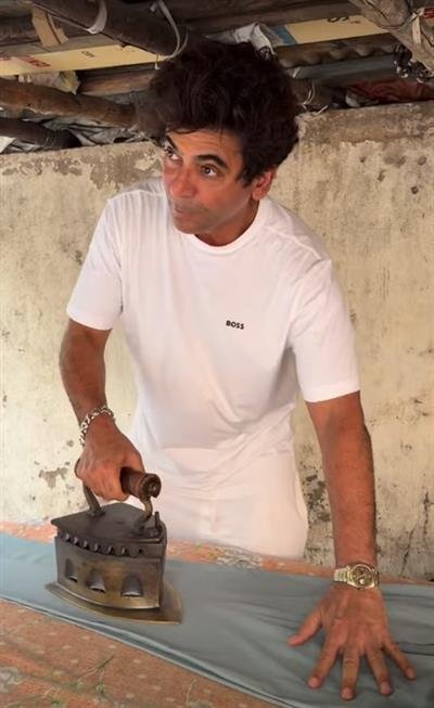 Sunil Grover says 'Achhe kapde pehna lo' as he turns into a Presswala