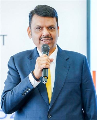 CM Fadnavis directs secretary-level panel to assist onion farmers