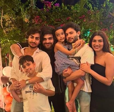 Salman Khan's nephew Ahil poses with younger 'Khan' gen, Atul Agnihotri shares pic