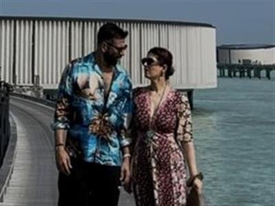 Twinkle Khanna recalls moment when Akshay Kumar dropped her beloved hat into the Maldivian sea
