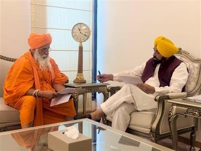 MP Sant Seechewal discusses construction of a paved road on Dhussi Bund with Punjab Chief Minister