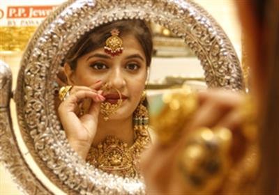 Gold, silver trade choppy as crude rallies over West Asia tensions