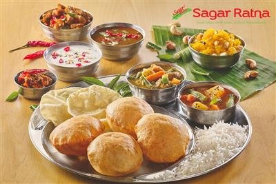 Top Places to Enjoy Vegetarian Family Meals in West Delhi