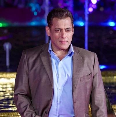 Salman Khan comes supports Rajpal Yadav following humiliation by host at awards ceremony