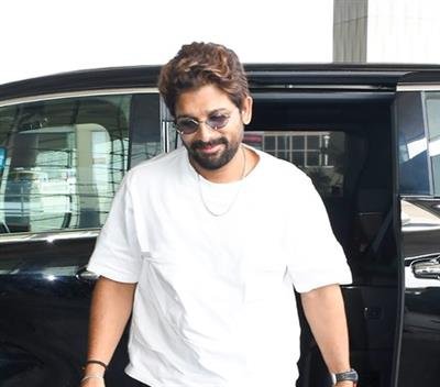 Massive crowd gathers outside Allu Arjun’s house on his birthday, brother Allu Sirish shares a video