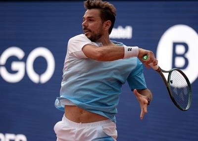 Norrie escapes late drama as Wawrinka says goodbye to Barcelona