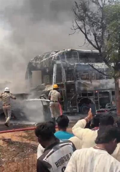 Six burnt alive as car catches fire after head-on collision with bus in Yadgir district