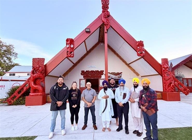 Jathedar Gargajj Leads Free Food Drive in New Zealand, Distributes 1,000+ Meals; Māori Community Extends Warm Welcome